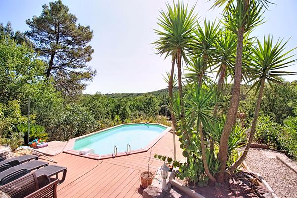 À VENDRE EN EXCLUSIVITÉ - CALLAS Maison 4 chambres avec piscine et grand terrain de 3205 m²