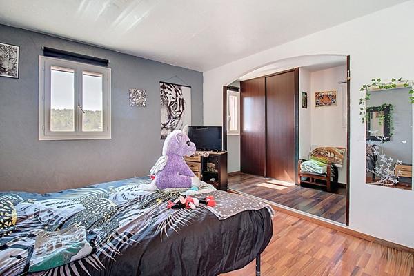 À VENDRE EN EXCLUSIVITÉ - CALLAS Maison 4 chambres avec piscine et grand terrain de 3205 m²