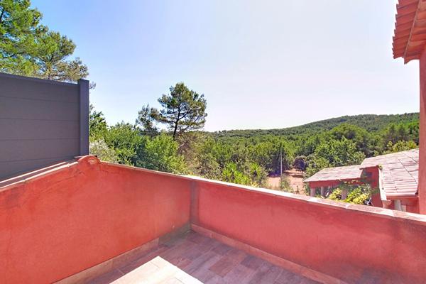 À VENDRE EN EXCLUSIVITÉ - CALLAS Maison 4 chambres avec piscine et grand terrain de 3205 m²