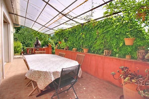 À VENDRE EN EXCLUSIVITÉ - CALLAS Maison 4 chambres avec piscine et grand terrain de 3205 m²