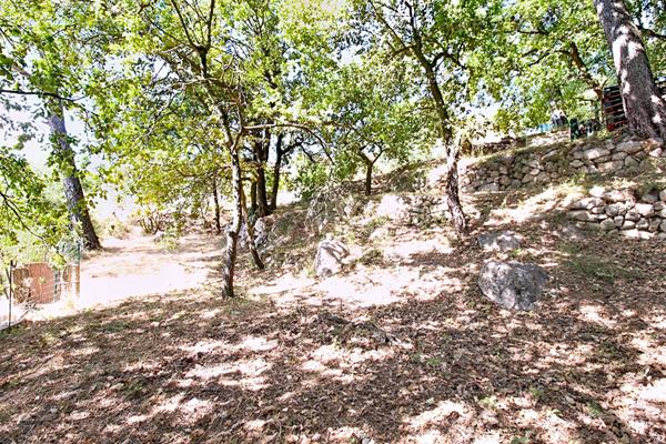 À VENDRE EN EXCLUSIVITÉ - CALLAS Maison 4 chambres avec piscine et grand terrain de 3205 m²