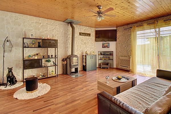 À VENDRE EN EXCLUSIVITÉ - CALLAS Maison 4 chambres avec piscine et grand terrain de 3205 m²