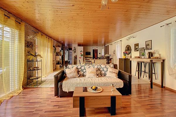 À VENDRE EN EXCLUSIVITÉ - CALLAS Maison 4 chambres avec piscine et grand terrain de 3205 m²