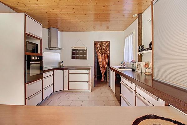 À VENDRE EN EXCLUSIVITÉ - CALLAS Maison 4 chambres avec piscine et grand terrain de 3205 m²