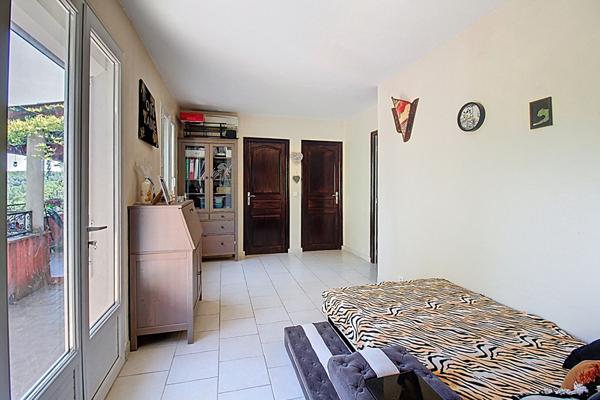 À VENDRE EN EXCLUSIVITÉ - CALLAS Maison 4 chambres avec piscine et grand terrain de 3205 m²