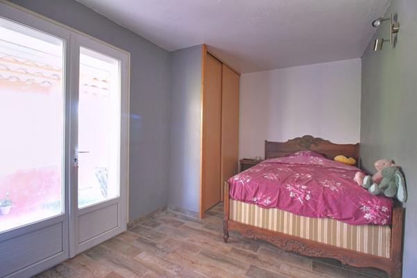 À VENDRE EN EXCLUSIVITÉ - CALLAS Maison 4 chambres avec piscine et grand terrain de 3205 m²