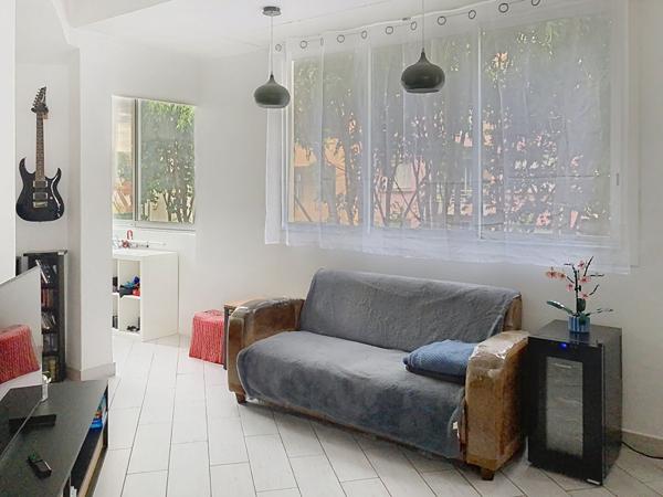 Toulon Appartement 2/3 pièces. + cellier.