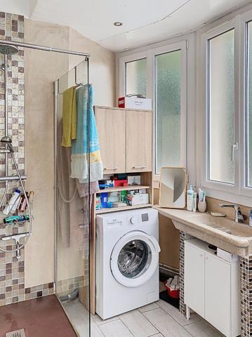 Toulon Appartement 2/3 pièces. + cellier.