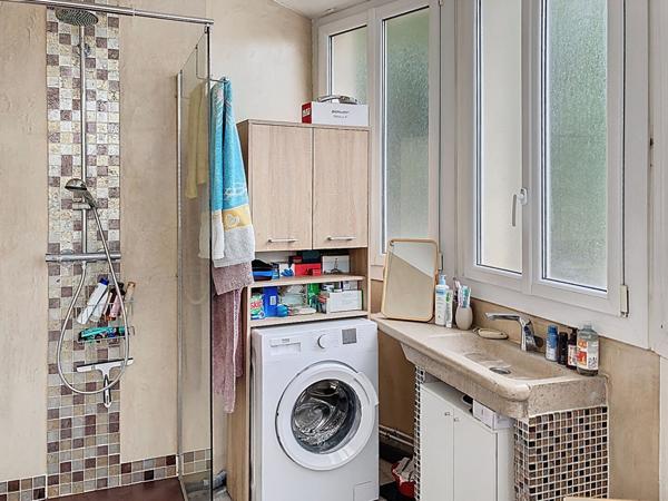 Toulon Appartement 2/3 pièces. + cellier.