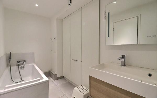 Appartement à vendre    4 pièces • 97 m2 Paris 19