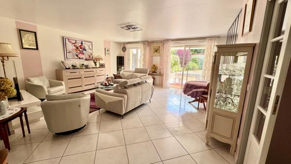 CENTRE VILLE - APPARTEMENT DE 135m² avec 200m² de jardin