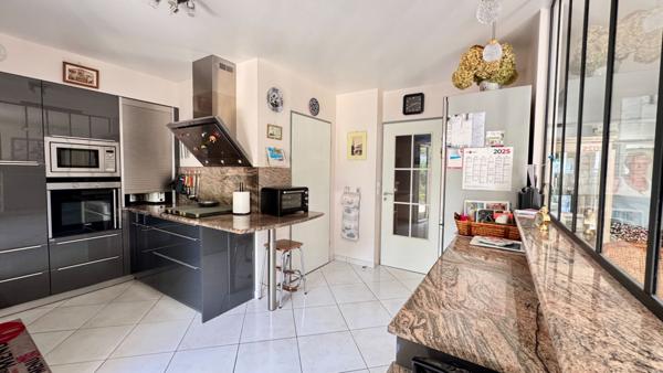 CENTRE VILLE - APPARTEMENT DE 135m² avec 200m² de jardin