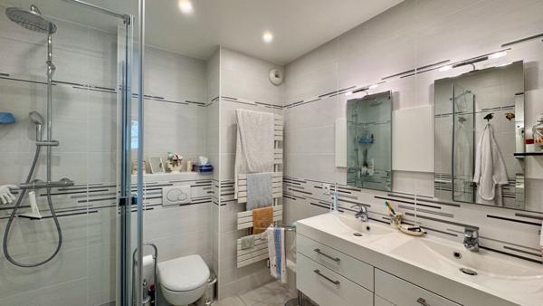 CENTRE VILLE - APPARTEMENT DE 135m² avec 200m² de jardin