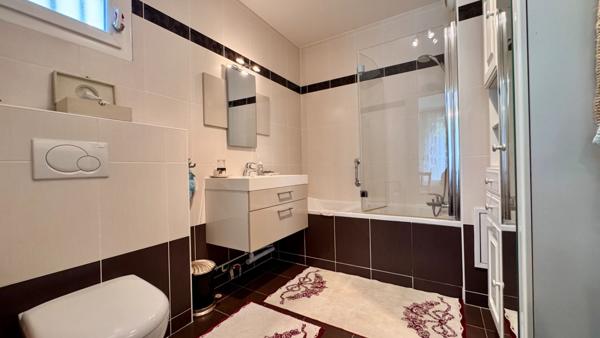 CENTRE VILLE - APPARTEMENT DE 135m² avec 200m² de jardin