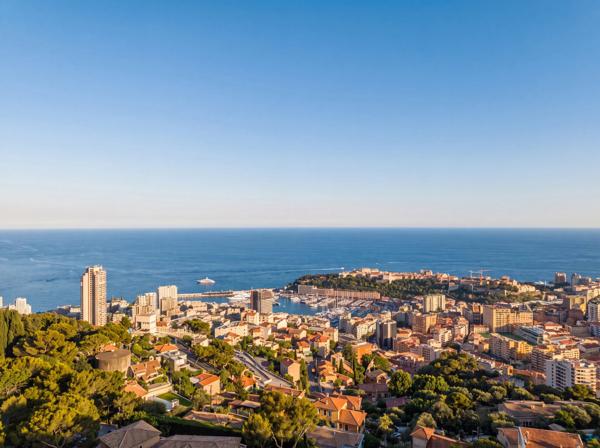 Villa contemporaine avec belle vue mer proche Monaco