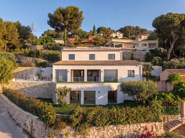 Villa contemporaine avec belle vue mer proche Monaco