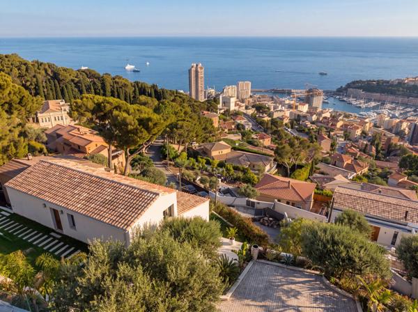 Villa contemporaine avec belle vue mer proche Monaco