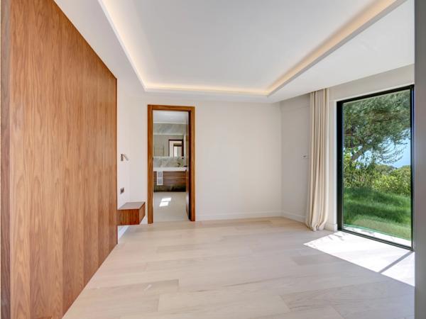 Villa contemporaine avec belle vue mer proche Monaco