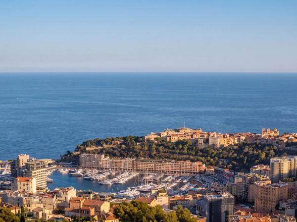 Villa contemporaine avec belle vue mer proche Monaco