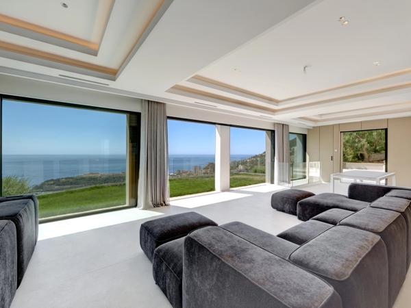 Villa contemporaine avec belle vue mer proche Monaco