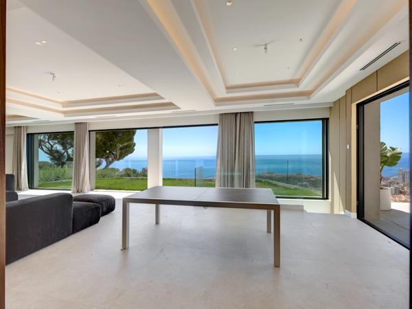 Villa contemporaine avec belle vue mer proche Monaco