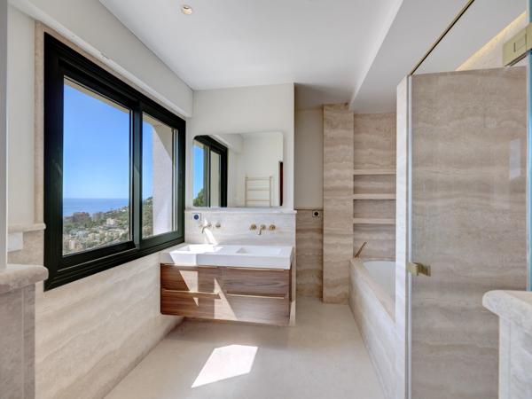 Villa contemporaine avec belle vue mer proche Monaco