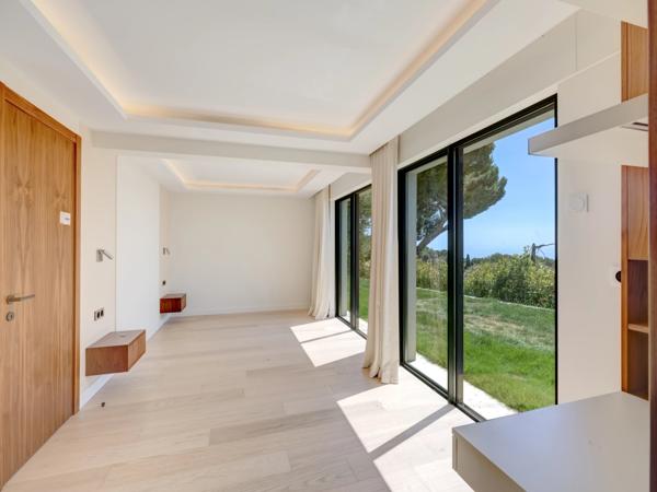 Villa contemporaine avec belle vue mer proche Monaco