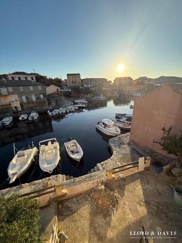petite maison sur le port de Centuri