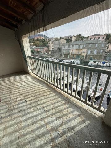 petite maison sur le port de Centuri