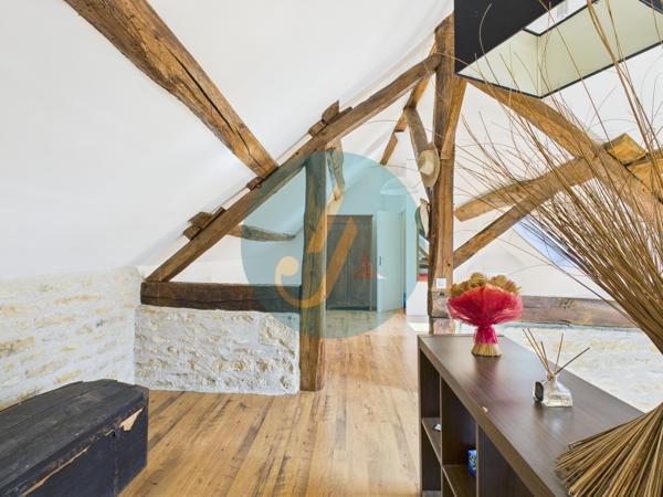 Perroy (58220) Charmante longère rénovée avec dépendances sur terrain clos.