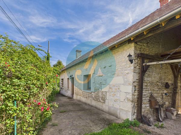 Perroy (58220) Charmante longère rénovée avec dépendances sur terrain clos.