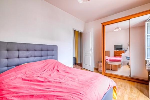 Christophe Michaudelle Capifrance, EXCLUSIVITÉ, vous propose au cœur de MEAUX, au pied de la cathédrale, appartement avec beaucoup de charme 4 pièces 80 m² avec sa terrasse, sa place de stationnement