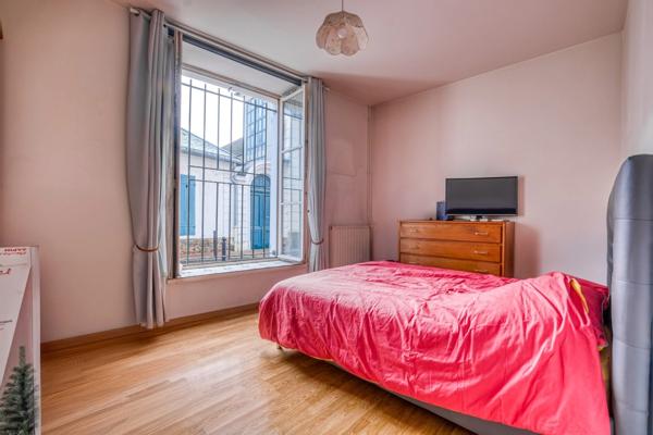 Christophe Michaudelle Capifrance, EXCLUSIVITÉ, vous propose au cœur de MEAUX, au pied de la cathédrale, appartement avec beaucoup de charme 4 pièces 80 m² avec sa terrasse, sa place de stationnement