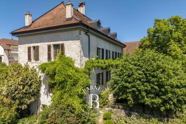 Cessy, Propriété 5 Chambres -  332 m² à vendre