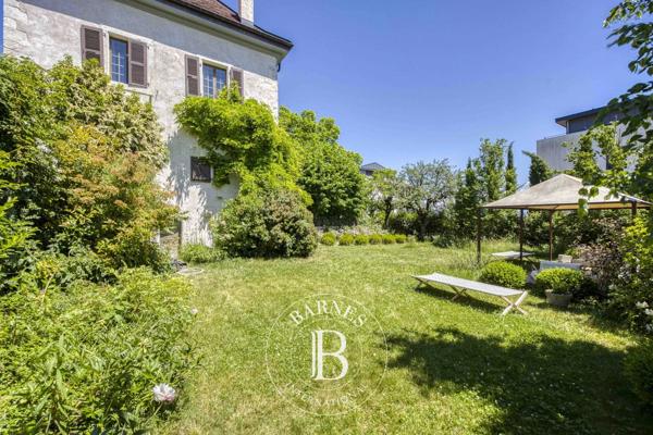 Cessy, Propriété 5 Chambres -  332 m² à vendre