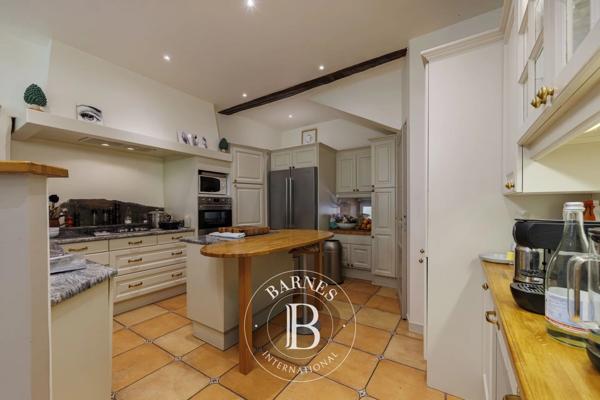 Cessy, Propriété 5 Chambres -  332 m² à vendre