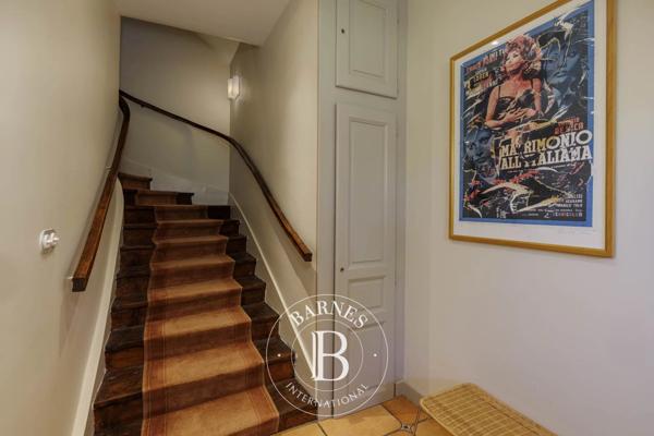 Cessy, Propriété 5 Chambres -  332 m² à vendre