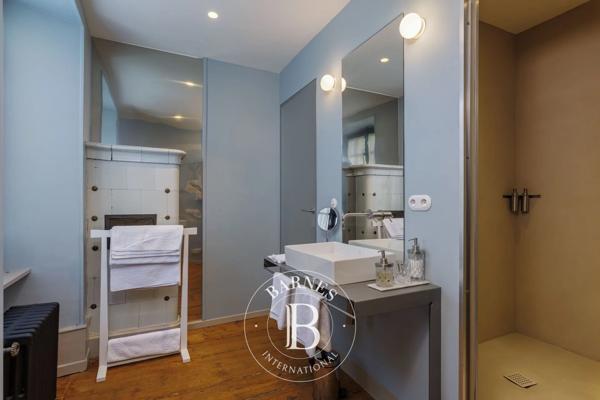 Cessy, Propriété 5 Chambres -  332 m² à vendre
