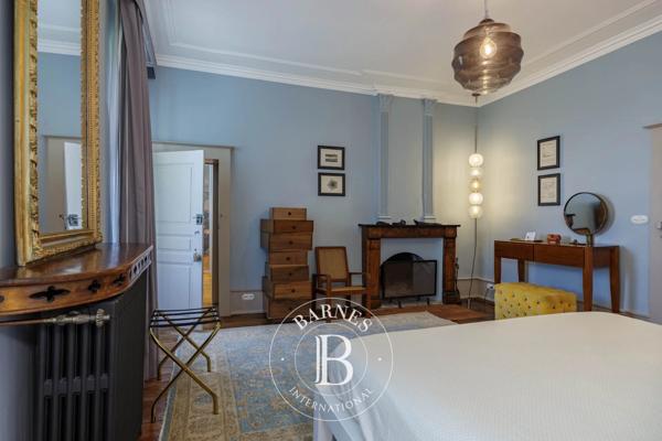 Cessy, Propriété 5 Chambres -  332 m² à vendre