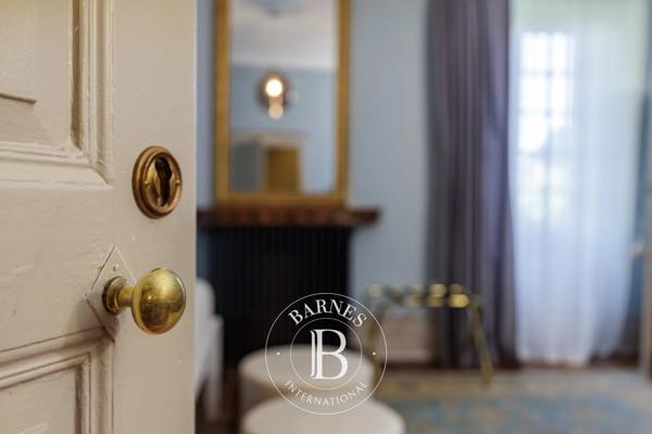Cessy, Propriété 5 Chambres -  332 m² à vendre