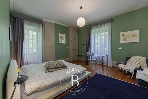 Cessy, Propriété 5 Chambres -  332 m² à vendre