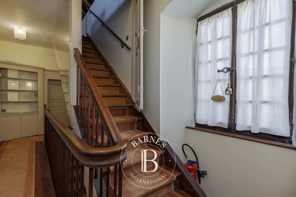 Cessy, Propriété 5 Chambres -  332 m² à vendre