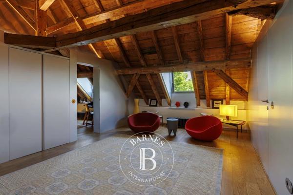 Cessy, Propriété 5 Chambres -  332 m² à vendre
