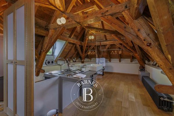 Cessy, Propriété 5 Chambres -  332 m² à vendre