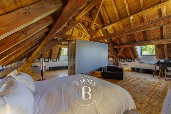 Cessy, Propriété 5 Chambres -  332 m² à vendre