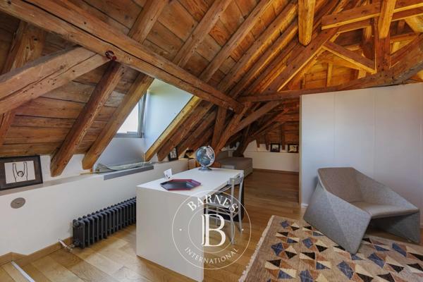 Cessy, Propriété 5 Chambres -  332 m² à vendre