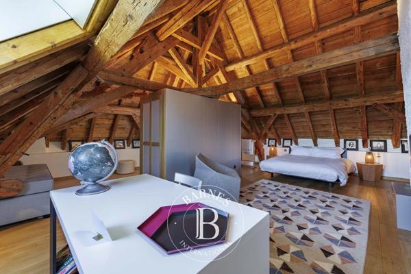 Cessy, Propriété 5 Chambres -  332 m² à vendre