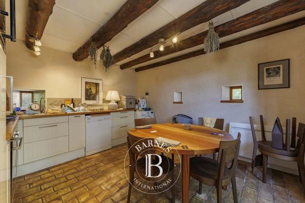 Cessy, Propriété 5 Chambres -  332 m² à vendre