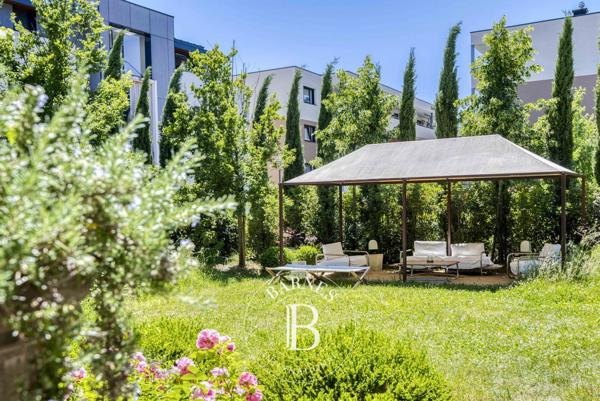Cessy, Propriété 5 Chambres -  332 m² à vendre