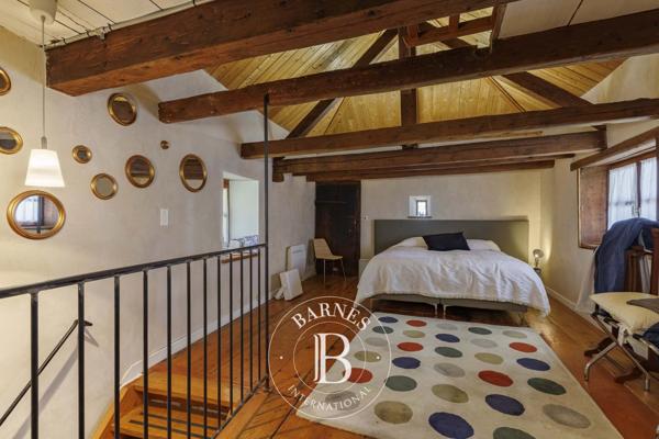 Cessy, Propriété 5 Chambres -  332 m² à vendre